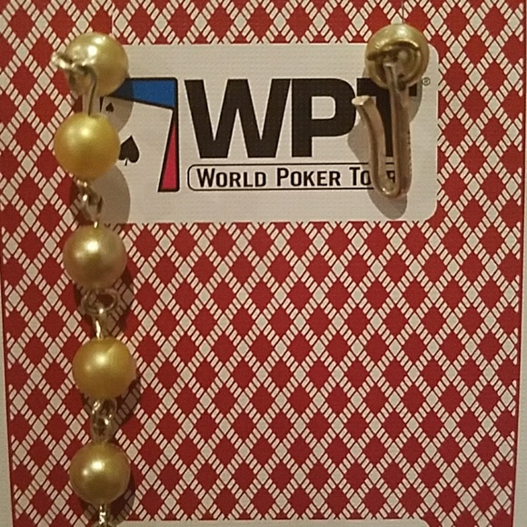 Vintage Green Triple Strand Beaded Necklace - Picture 5 of 5